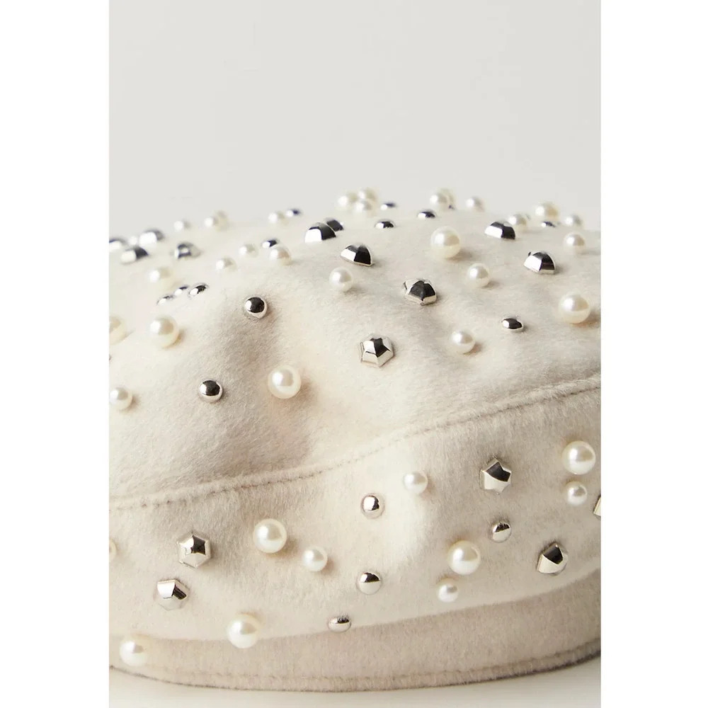 FREE PEOPLE x UNDERSTATED IVORY SO EMMA PEARL EMBELLISHED BERET HAT